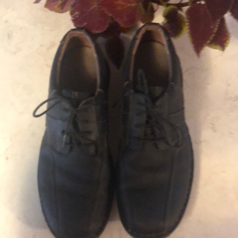 Clarks Escape men casual leather shoes. Used, but in good condition!